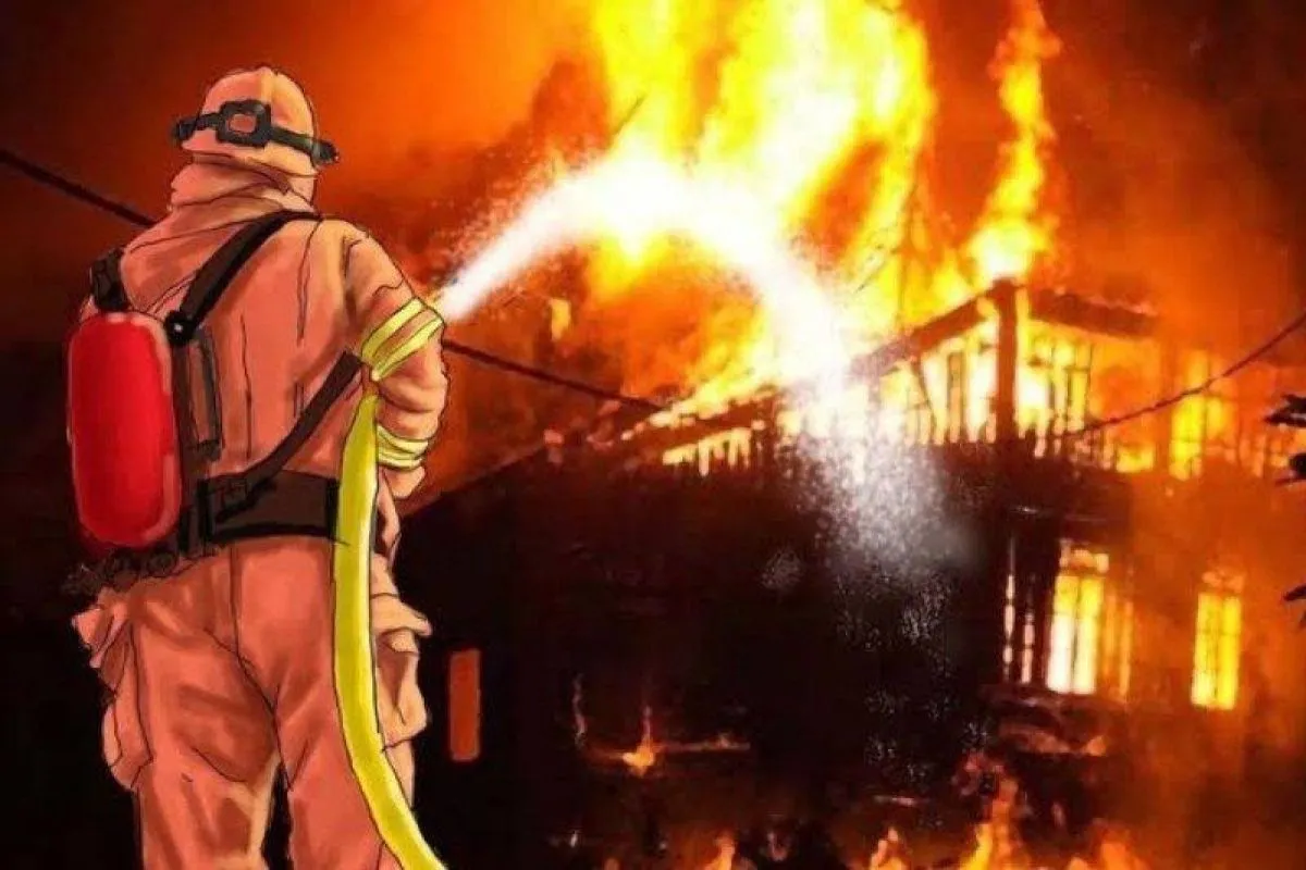 Sudin Gulkarmat in Tanjung Priok Extinguish Blaze in a Residential Area
